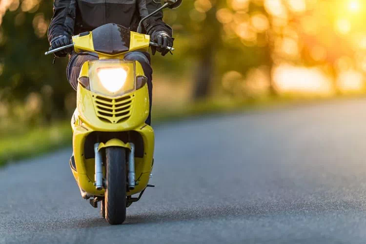 Personne sur une moto