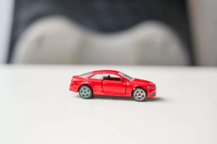 Petite voiture miniature