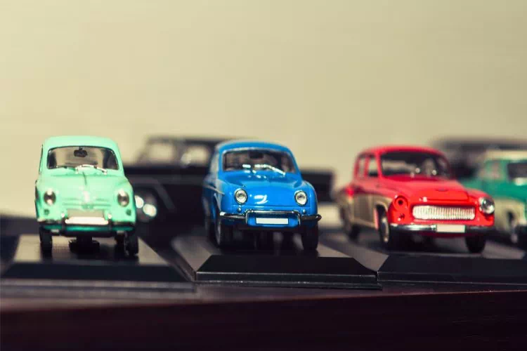 Plusieurs modèles de voiture miniature
